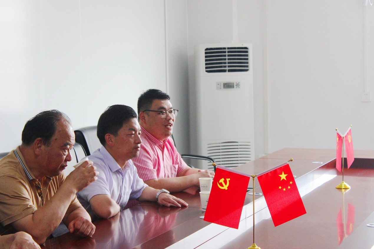 咸寧市委常委、統(tǒng)戰(zhàn)部部長(zhǎng)梁細(xì)林一行深入咸寧振寧技工學(xué)?？疾煺{(diào)研(圖3)
