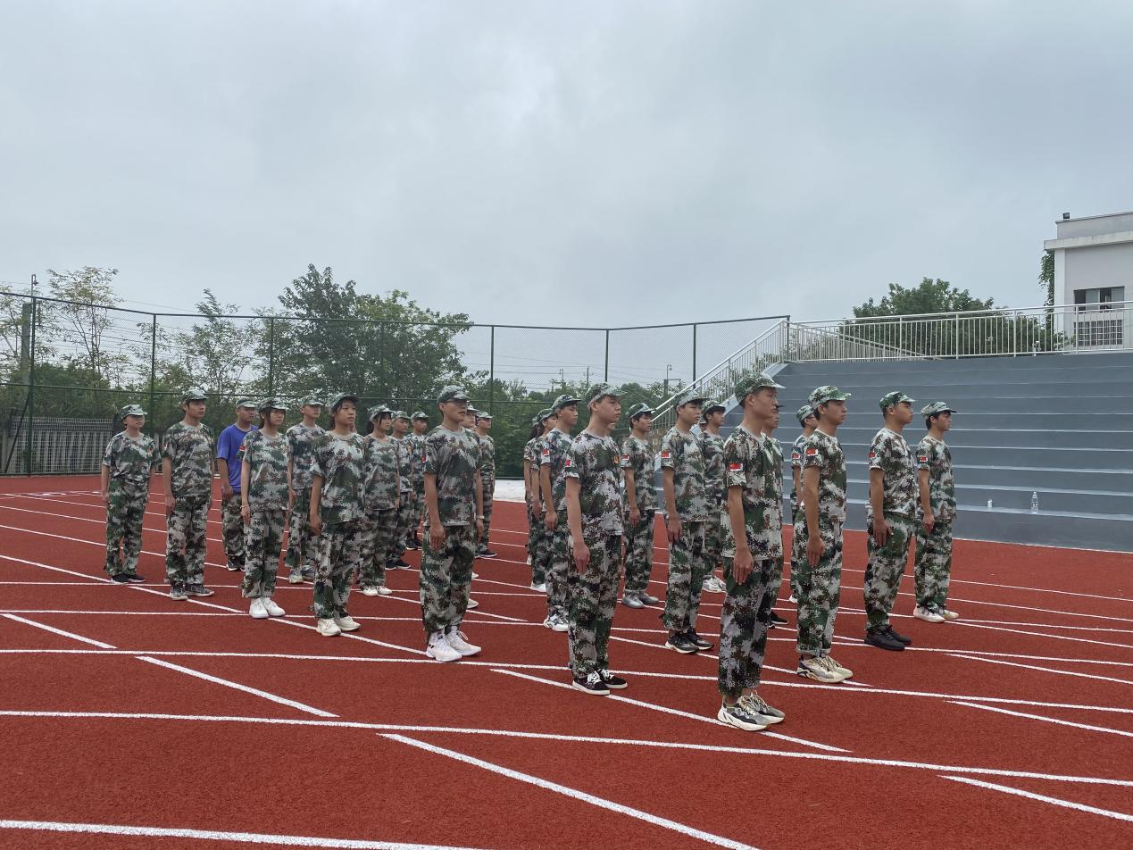 有一種青春叫軍訓，有一種愛叫陪伴！(圖2)