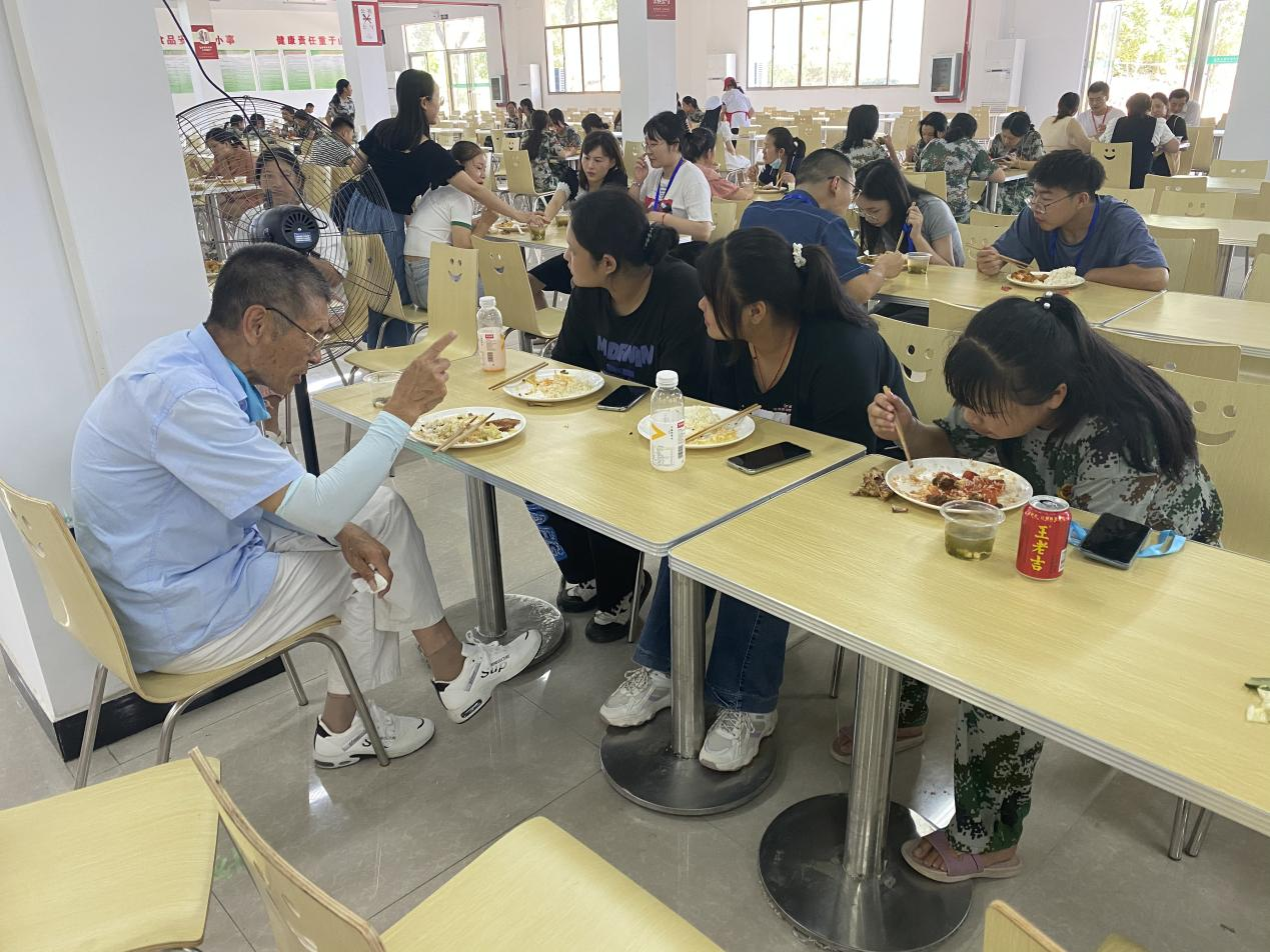 有一種青春叫軍訓，有一種愛叫陪伴！(圖7)