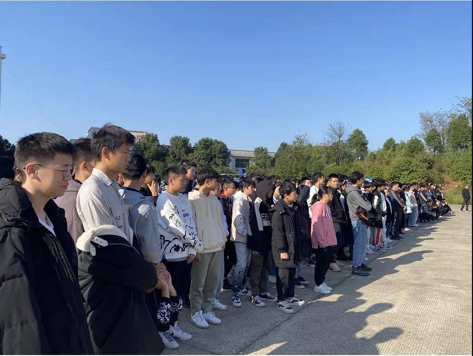 牢筑安全防線 防患勝于救災(zāi)——振寧技工學校消防演練(圖1)