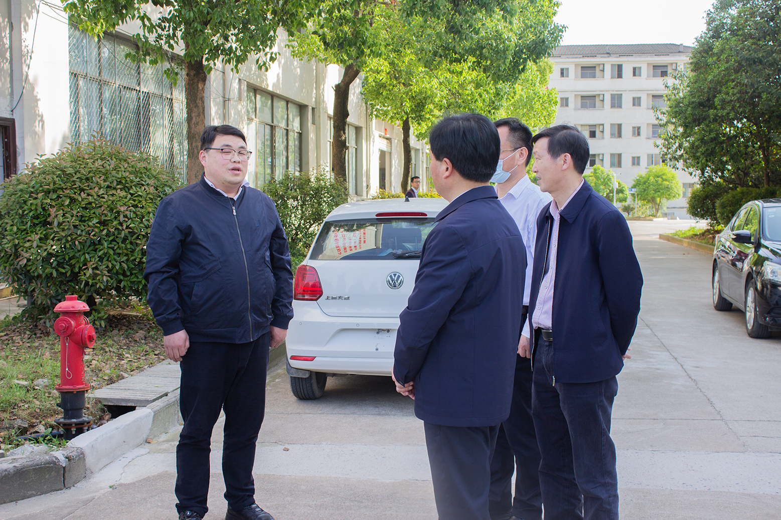 乘春風(fēng)，開快車，高水平建設(shè)產(chǎn)業(yè)人才高地 | 市委常委、組織部部長(zhǎng)徐小兵來(lái)校調(diào)研人才工作(圖4)