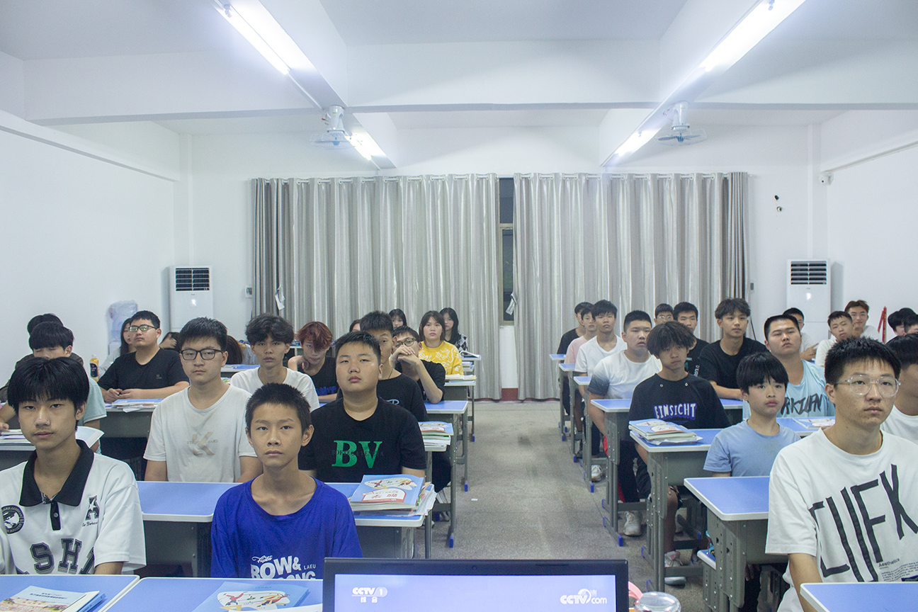 奮斗成就夢想！振寧師生觀看央視《2022開學(xué)第一課》(圖8)