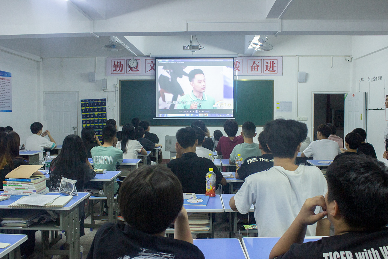 奮斗成就夢想！振寧師生觀看央視《2022開學(xué)第一課》(圖14)