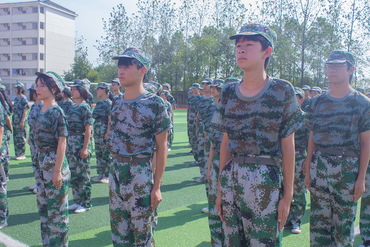 結(jié)訓(xùn)千帆競 振寧秋點兵 | 振寧技工學(xué)校舉行軍訓(xùn)閉幕式(圖2)
