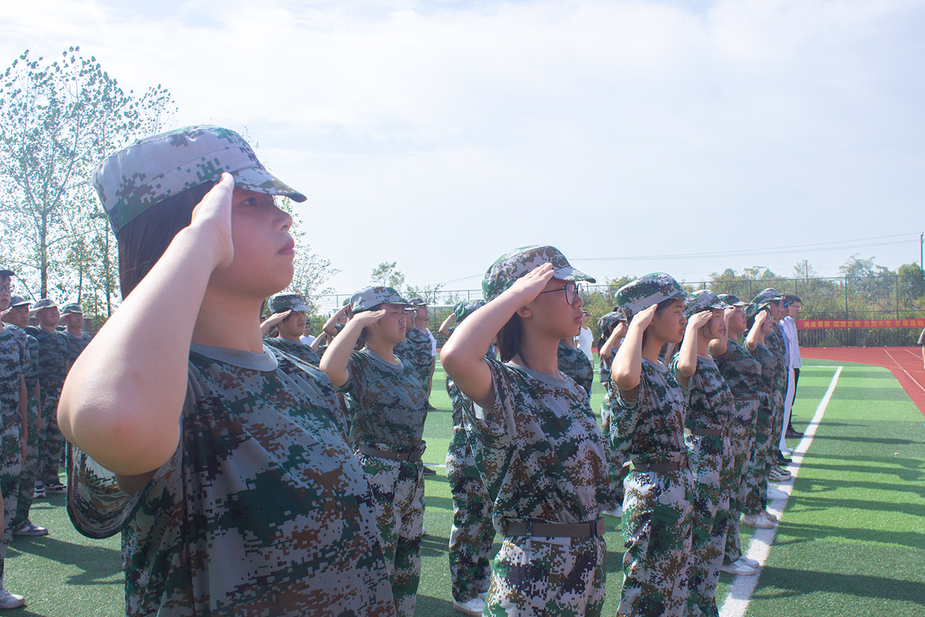 結(jié)訓(xùn)千帆競 振寧秋點兵 | 振寧技工學(xué)校舉行軍訓(xùn)閉幕式(圖7)